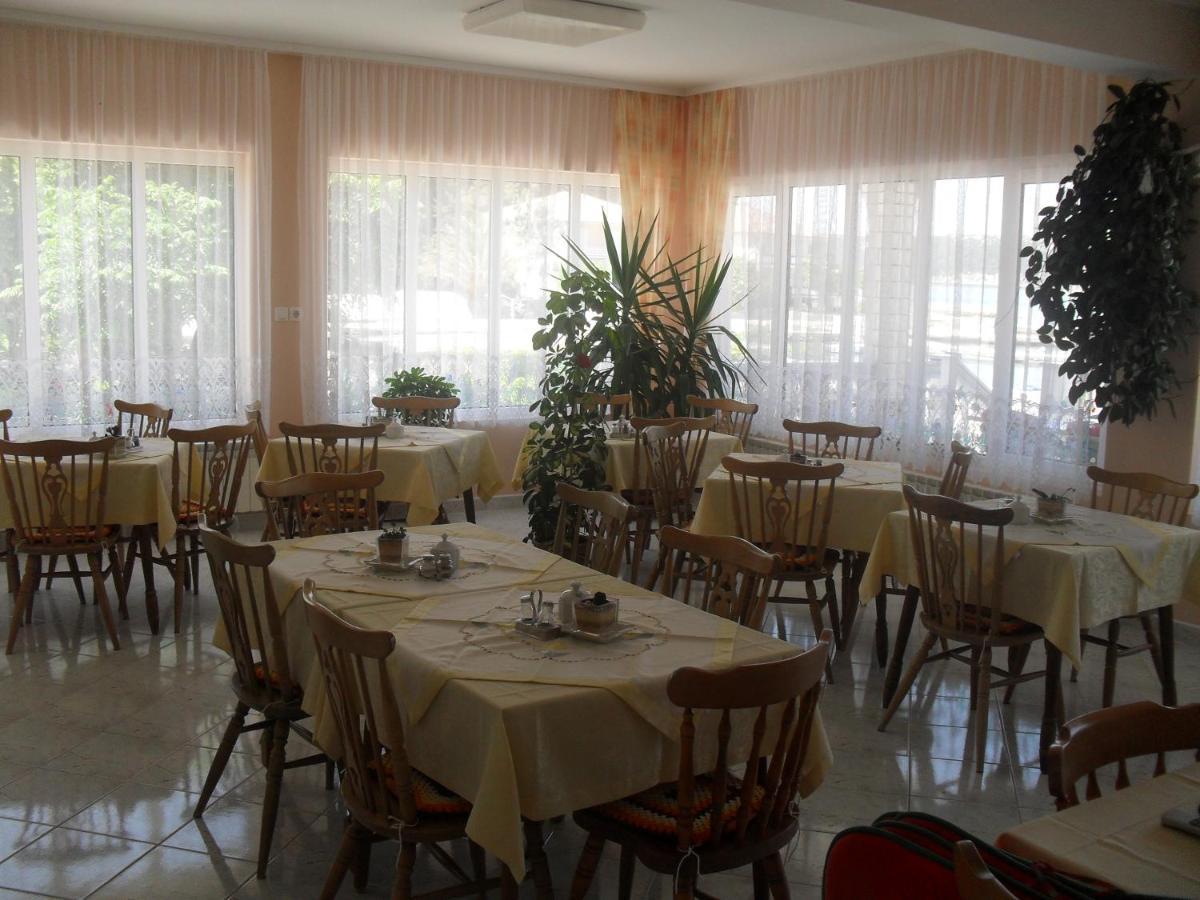 Anka Bunic Bed & Breakfast Rab Town Ngoại thất bức ảnh
